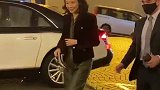 赌王二房儿子何猷龙携妻子为父亲庆生！