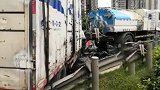 突发!福建一大货车追尾洒水车 6旬女环卫工被夹其中不幸身亡