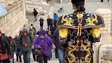 当这位古装“皇后”一出场，所有外国人都看傻了，太震撼了！