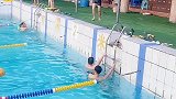 请勿模仿，这个天气适合游泳
