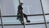 再遭逮捕！法国著名“蜘蛛人”在德国攀登153米大楼被拘