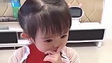 爸爸一回家，小萌娃一副表情让人心疼，你是受了什么委屈