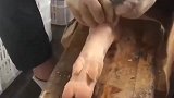 原来猪蹄筋是这样抽的，人类为了吃，究竟还能做出什么