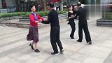 最新广场舞视频大全-20190223-公园老俩口广场舞《桑巴》，太美了！