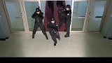 公安武警出击抓捕黑老大，谁料老大竟在局长家里，坏了