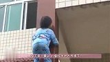 这熊孩子了不得，下一秒就飞檐走壁一秒上墙，连亲妈都看愣了