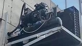 街上偶遇新型空调，路人一看羡慕不已