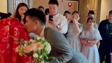 岳父假扮新娘,掀起盖头后女婿吓得弹出去