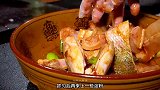鲈鱼不要总是清蒸了，试试这道砂锅焗鲈鱼，肉质鲜嫩，入味又好吃