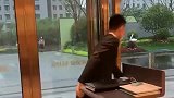 公司的销售桂冠，这一个本能的动作，我明白我输在哪了