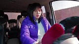 女司机和导航吵架，不料导航智商太高，把美女气得直跺脚