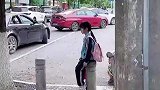 特意让妈妈别告诉她给她个惊喜，还以为她不开心