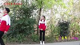 妈妈不小心把来福的风车踩坏，甜甜用卡纸做了一个风车，真厉害！