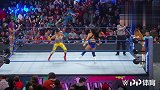 WWE中国-20190320-SD：比莉凯拉着莎夏班克斯的手防止她挣脱 佩顿劳斯成功实现压制