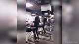 洗脑！现在小姐姐都流行在跑步机上跳舞了？魔性循环根本停不下来