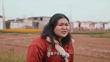 女富豪低调回村，被亲人嘲笑，妹妹的做法让人称赞