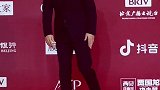 朱一龙 黑色西装出席北京国际电影节 红毯，龙龙今天太帅了吧！云赏北影节