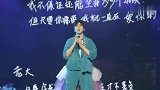 刘宇宁解锁九月入秋新穿法，“彩虹婚纱裤”很个性！