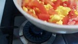 番茄炒鸡蛋简单易学，一分钟就能学会的家常菜，鸡蛋滑嫩酸甜可口