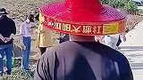 大爷你这帽子有点讲究
