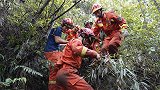 四川雅安：八旬老人被困深山，消防“生死接力”13小时救援