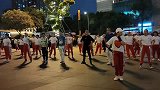 最妖娆的5个男子来跳广场舞了，女士们吓得面红耳赤