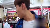 花样姐姐：大华买虫子，肢体语言是万能的，看到虫子大华崩溃了！