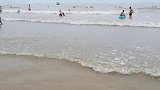 海风爽肤，海浪阵阵，畅享惬意夏日。