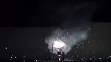 每一个烟火的爆炸，都是一团宇宙的生发