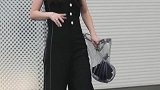 是不是好看的小姐姐性格也都很好被最后的笑容甜化了。