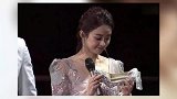 圈内的两个极端，赵丽颖小到心疼，郭碧婷大到尴尬！