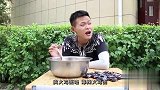 火鸡面二十元一碗，美女觉得不够吃，老板竟了做出三百元的