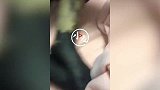 4岁萌娃打翻墨水后手脚全黑  网友笑哭：开始以为家里养了猩猩