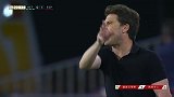被踢懵了！武磊积极回防再立功 面部封堵对手传中