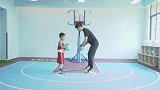 换位运球-幼儿篮球华蒙星3~8岁亲子家庭篮球游戏集