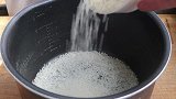 煮米饭，教你饭店不外传的秘诀，多加这2样，颗粒分明，香甜软糯