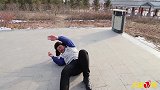 阿宝跳远比赛跳了350米，轻松端走一盆火鸡面，怎么做到的？
