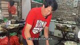 福建泉州经典炸物，阿姨在偏僻小巷摆摊20多年，现日炸300斤