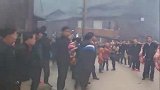实拍贵州铜仁侗族农村结婚习俗，这样的送礼场面头次见