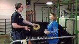 牛儿只感觉屁股一凉，主人就已经完事了，牛：你在做什么？住手！