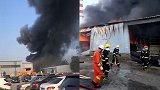 河北秦皇岛一铝制品企业起火 目击者：浓烟有20层楼高