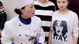 年纪小就是不懂事，面馆漂亮的姐妹花还会罢工，结果又被批了
