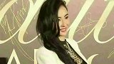 张柏芝新恋情曝光大秀情侣项链和男子亲密合照，男子身份打破谣言