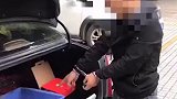 四川江油一修理厂老板停车场偷2个摄像头，怕被拍下来又回头偷走剩下的摄像头（小山）
