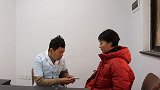 爆笑诊所：寡妇肚疼找男医生看病，医生刚开口就挨揍，结局搞笑了