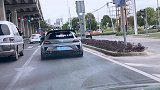 偶遇大众神车，真宽！