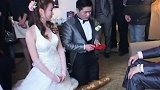新娘新郎敬茶岳父，岳父一出手新郎乐的都抱住了头