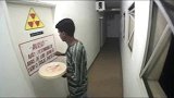 外国搞笑，店员送餐误入辐射区，知道后不要钱就跑了