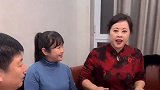 妈妈一胎生了三胞胎儿子，奶奶只顾在外面喝酒也不回家看宝宝