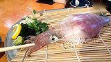 鲜活鱿鱼刺身：活剥之后不但会动还会变色